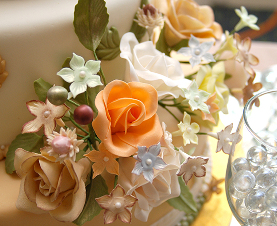Flores artificiales de Pastillaje, Pastel de Bodas